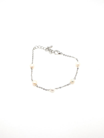 Scattered pearl bracelet. adjustable Chain.