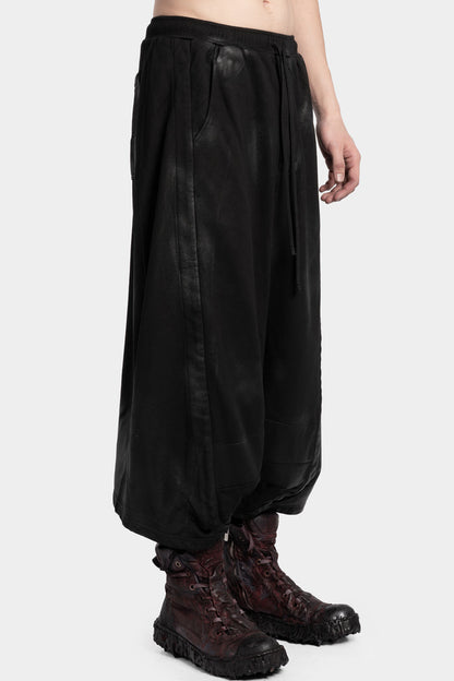 Julius_7 | AW25 - Overlong coated sweat shorts, 917PAM27
