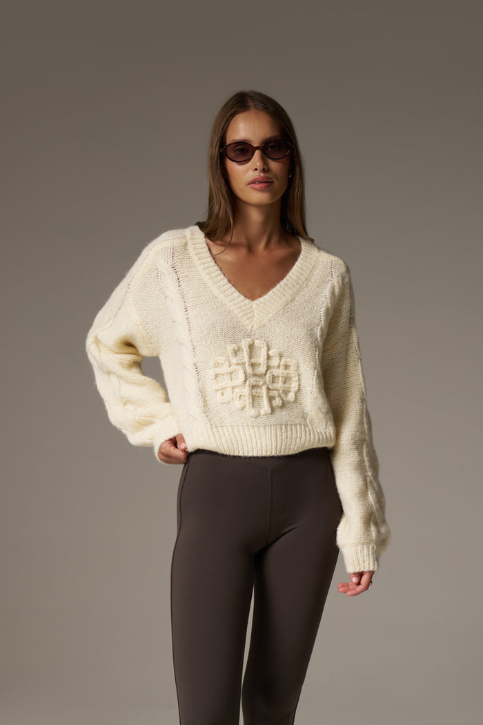 EMBLEM KNITTED V NECK JUMPER - BUTTERMILK