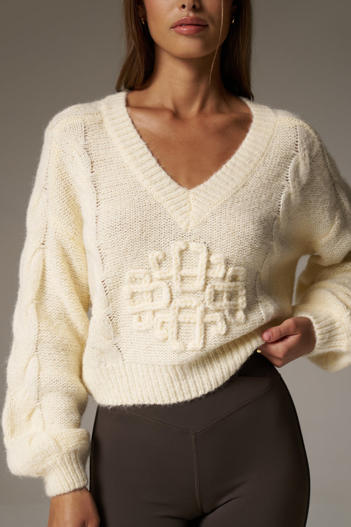 EMBLEM KNITTED V NECK JUMPER - BUTTERMILK