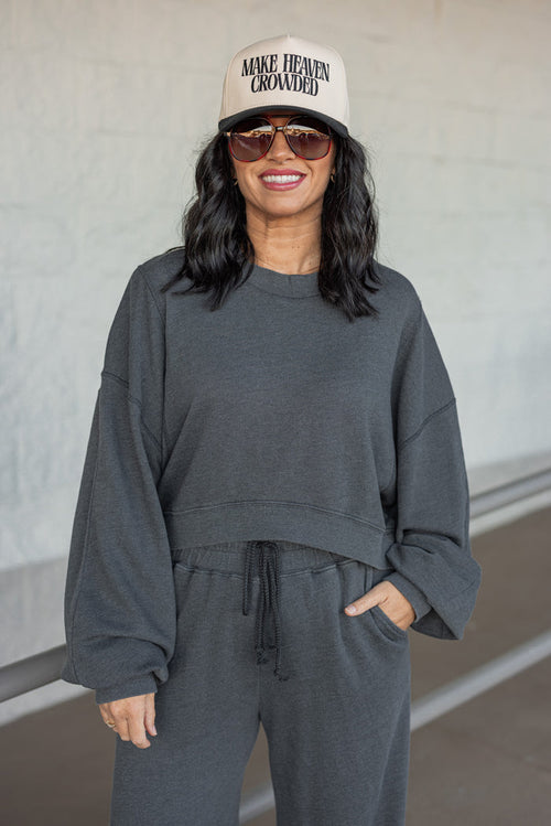 washed black knit cropped pullover top