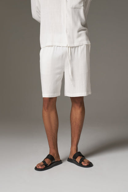 TEXTURED WOVEN SHORTS - WHITE
